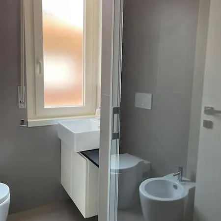 Daire De Rolandis Cin Itoo5oo5c22cdbezny *